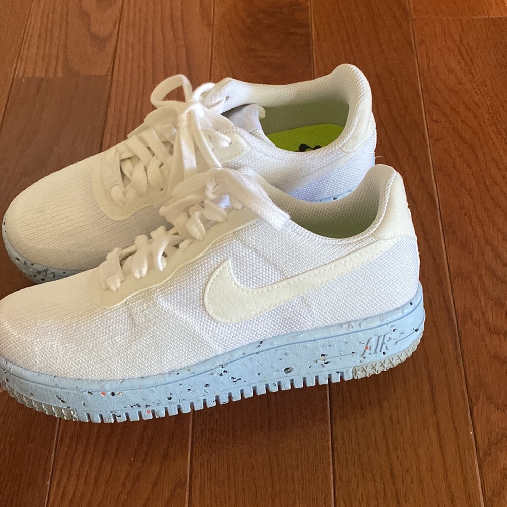 Nike Air tennis shoes - Picture 2 of 3